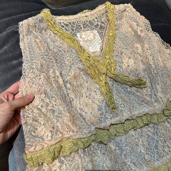 MAGNOLIA PEARL Pink and Tan Lace Sheer Ruffled Tiered V Neck Tank - Picture 13 of 13